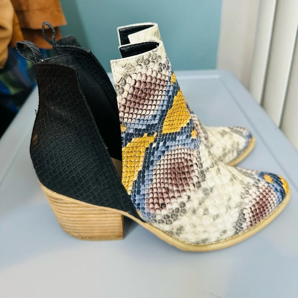 Arider Girl faux snakeskin print ankle boots chunky stacked heel Size 7.5